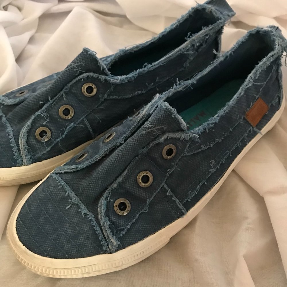 Blowfish Unstructured Sneaker 8.5 Chambray Denim Blue - So Cute!!! LIKE NEW